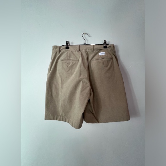 Vineyard Vines Khaki Breaker Shorts Size 30 1192 - Picture 2 of 5